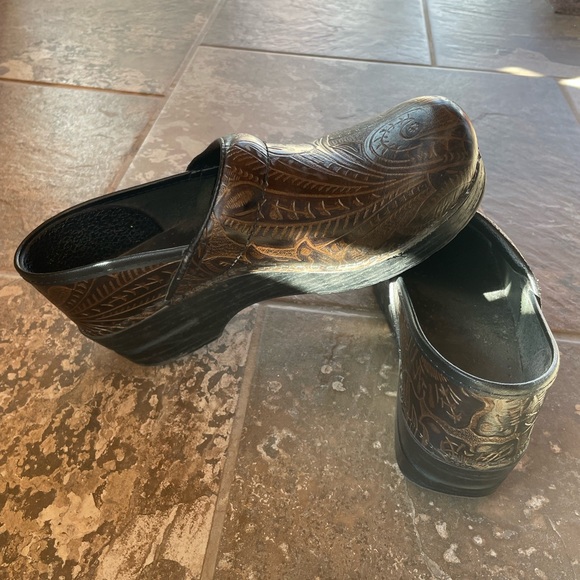 Beautiful tooled leather clogs - Picture 5 of 5
